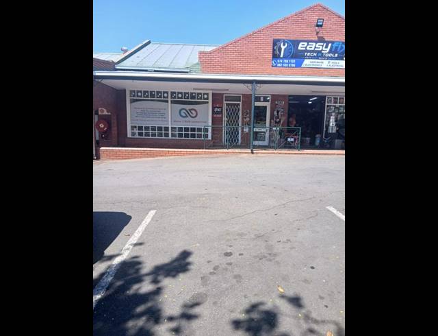 RETAIL PROPERTY TO RENT IN PRESTBURY